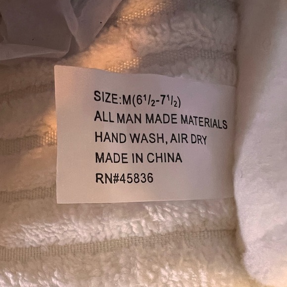 NWT Aerosoles Women’s Ribbed Chenille Slippers, Size 6 1/2 - 7 1/2! - Picture 4 of 7